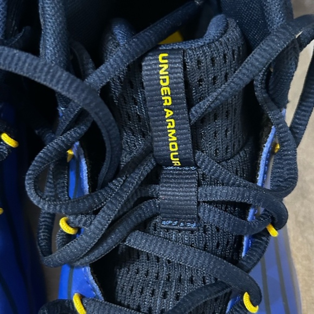 Under armour youth lockdown blue and yellow‎ sneakers size 6, barely worn - Picture 2 of 15